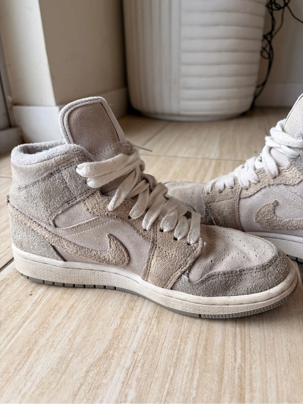 Air Jordan 1 Mid SE sneakers